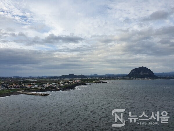 제주도 산이수동항과 사계포구 그리고 산방산