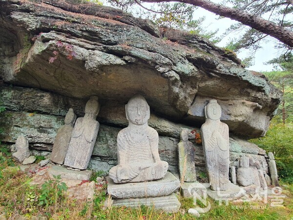 운주사 거북바위와 석불