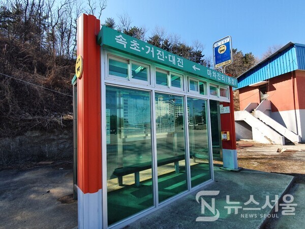 마차진리 버스종점. 금강산콘도 바로 인근에 ‘마차진리 버스종점’이 있다. 마차진리 버스종점에서는 고성 농어촌버스 1번버스가 출발한다. 고성 농어촌버스 1번 버스는 마차진리 - 현내면 대진리 - 거진읍 - 간성읍 - 토성면 - 속초의료원 - 속초시외버스터미널 - 속초시내 중심부 - 속초고속버스터미널 - 대포항까지 고성군과 속초시 중심부를 관통하며 운행되고 있다.
