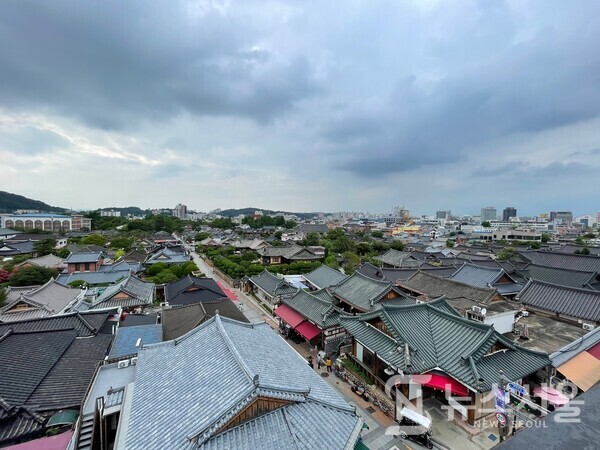 ▲ 전망대에서 바라본 전주 한옥마을
