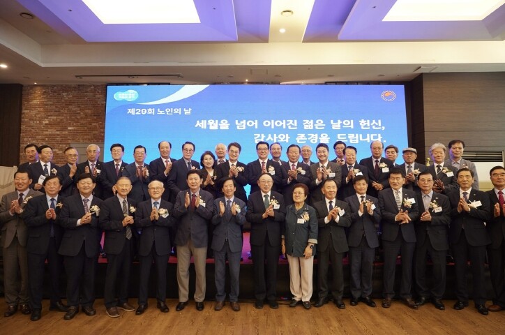 김동연 경기도지사, 노인의 날 맞아 ...