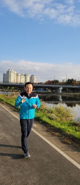 임태희 경기도교육감도 뛰었다…‘하이러...