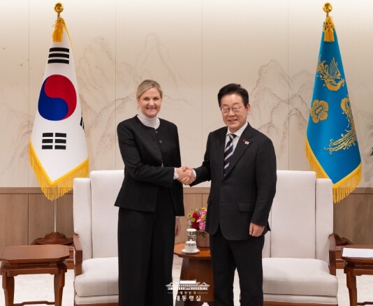 이재명 대통령,  IOC 위원장 접견...