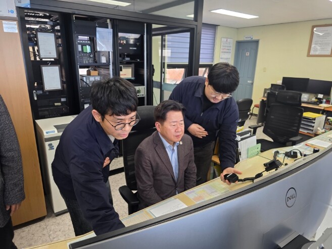 오영훈 제주도지사, 조업 어선과 실시...