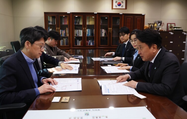 김영환 충북도지사, 국토부 2차관에 ...