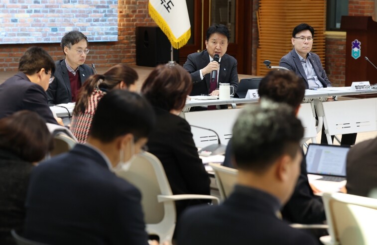 김영환 충북지사, ‘청주공항 민간 활...