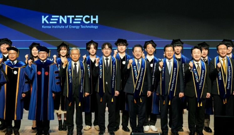 김영록 지사, 한국에너지공대 첫 학위...