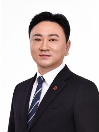 "880억 원 들여 시설은 ...