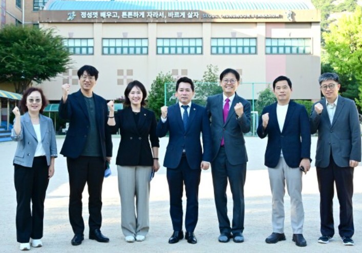 서울시의회 임만균 의장, 청운초 수영...