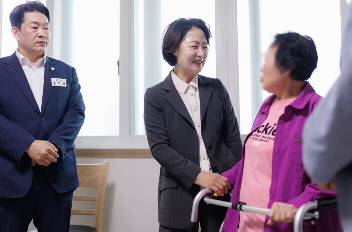 이천 의료·요양 통합돌봄 현장 방문한...