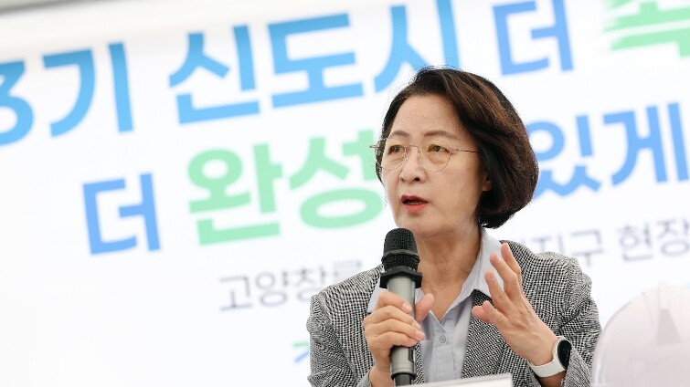 추미애 경기도지사, 내년 첫 입주 앞...
